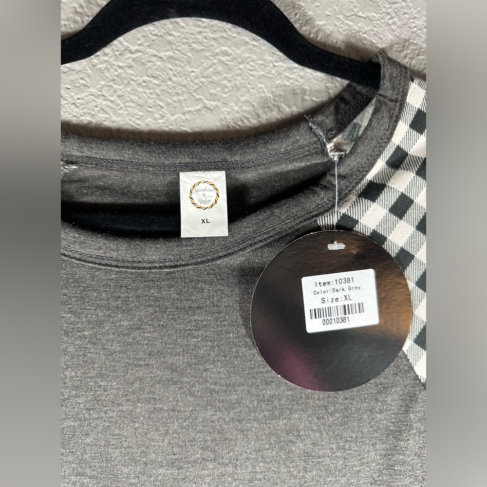 Sunshine and Rodeos Women’s 3/4 White and Black Checkered Sleeves Top